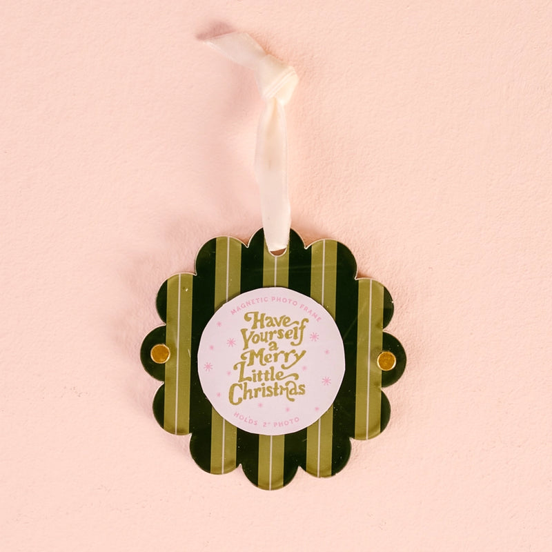 Holiday Scalloped Round Picture Frame