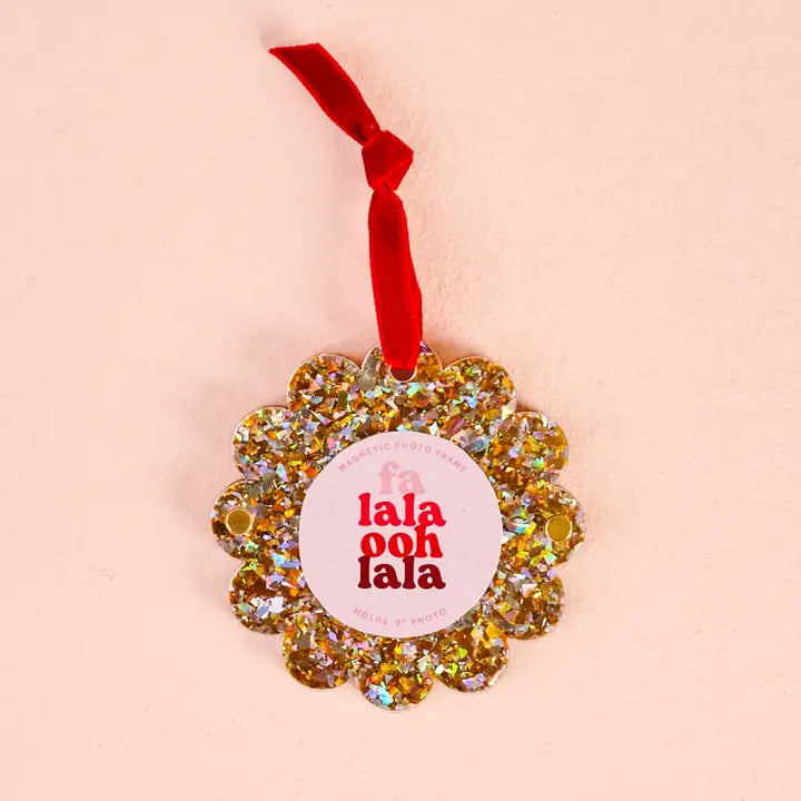 Holiday Scalloped Round Picture Frame