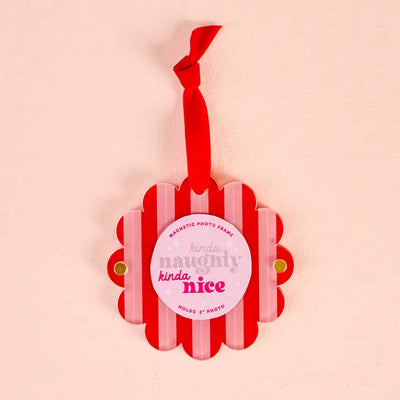 Holiday Scalloped Round Picture Frame