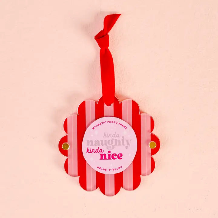 Holiday Scalloped Round Picture Frame